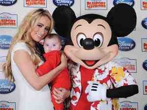Chantelle Houghton with Dolly and Mickey Mouse at Disney on Ice 29.10.12