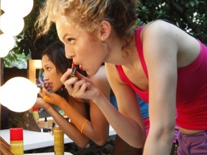 America's Next Top Model - "The Girls Go To Jamaica" pictured: Kiara and Nastasia