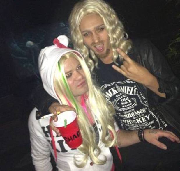 Deryck Whibley and his girlfriend dress up as Avril Lavigne and Chad Kroeger