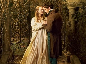 'Les Misérables' promotional pictures: Amanda Seyfried and Eddie Redmayne