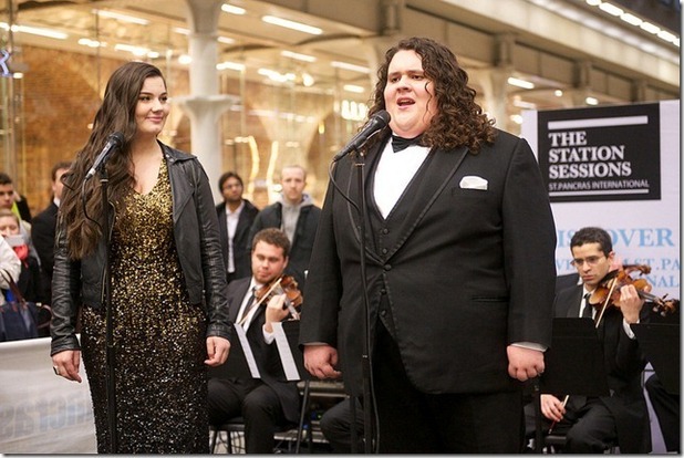 Jonathan & Charlotte sings at London's St. Pancras International.