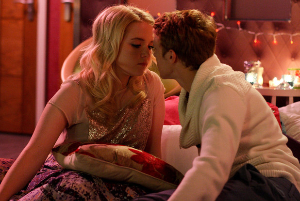 EastEnders: 4540: 2012-11-30
