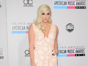 Ke$ha at the AMA's