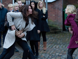 8014: Leanne and Carla have a heated argument as Simon claims that Carla tried to drive him home while drunk