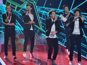 Factor  Direction on One Direction And Jls Offer  Ultimate Boyband Prize    Watch