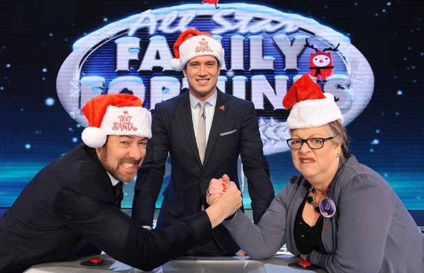 All Star Family Fortunes - Text Santa Special
Teams captained by Jonathan Ross and Jo Brand