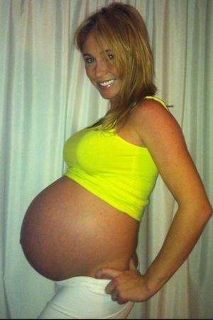 Jenny Frost shows off pregnancy belly with twins - 9 January 2013