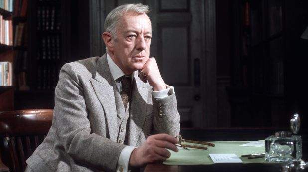 Sir Alec Guinness as writer Jocelyn Broome in 'The Gift of Friendship'