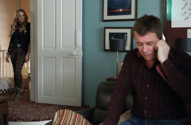 Alfie tries to contact Kat.
