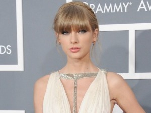Taylor Swift arrives at the 55th annual Grammy Awards on Sunday, Feb. 10, 2013, in Los Angeles. (Photo by Jordan Strauss/Invision/AP)