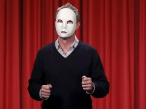 Kyle MacLachlan does the 'Harlem Shake'.