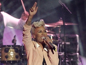 Emeli Sande closing the Brit Awards 2013 with hits 'Clown' and 'Next to Me'
