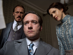 Ripper Street S01E08: Bennet Drake (Jerome Flynn), Edmund Reid (Matthew Macfadyen) and Emily Reid (Amanda Hale)