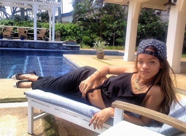 Rihanna lounges poolside in new Twitter picture