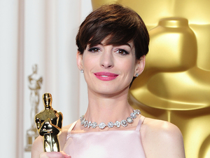 Anne Hathaway with her 'Best Supporting Actress' Oscar