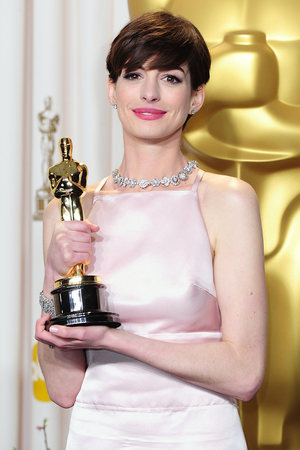 Anne Hathaway with her 'Best Supporting Actress' Oscar