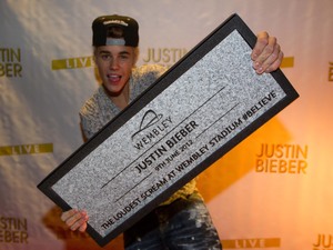 Justin Bieber is indcuted into the Wembley walk of fame with a Wembley Stone