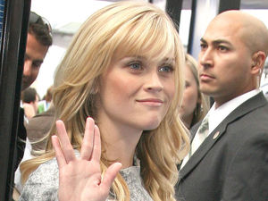 Reese Witherspoon does a Vulcan salute at the 'Monsters vs. Aliens' film premiere in Los Angeles, 2009