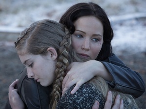 Jennifer Lawrence, Willow Shields in The Hunger Games: Catching Fire.