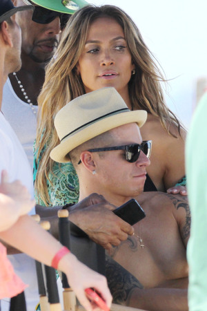 Jennifer Lopez, Casper Smart, Florida, beach, shirtless, bikini, gay spy, Live it up music video