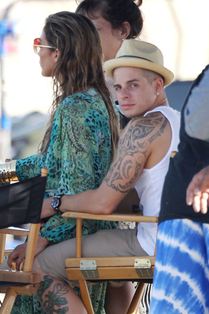 Jennifer Lopez, Casper Smart, Florida, beach, shirtless, bikini, gay spy, Live it up music video