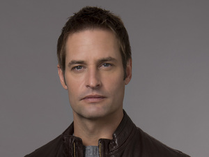 Josh Holloway and Meghan Ory in 'Intelligence'
