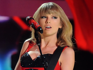 music-taylor-swift-cmt-awards-2013-perfo