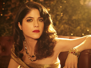Selma Blair publicity shot for 'Anger Management' season two