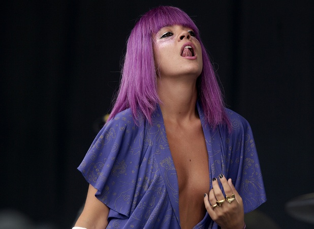 lily-allen-glastonbury.jpg