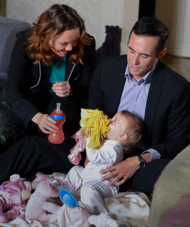 Janine and Michael eventually begin to unite as they spend the evening with Scarlett.