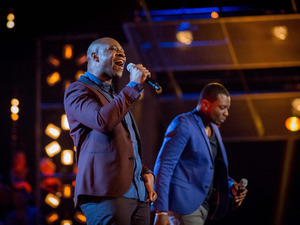 Kenny Thompson and Bizzi Dixon battle on The Voice