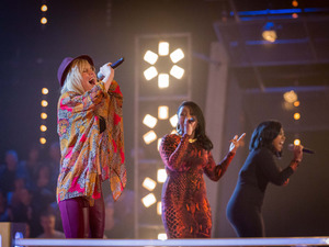 Beth McCarthy and Tila & Tavelah battle on The Voice