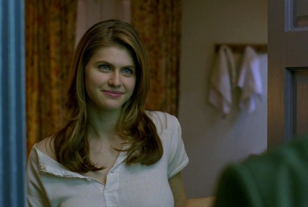 http://i2.cdnds.net/14/09/618x416/ustv_true-detective-alexandra-daddario.png