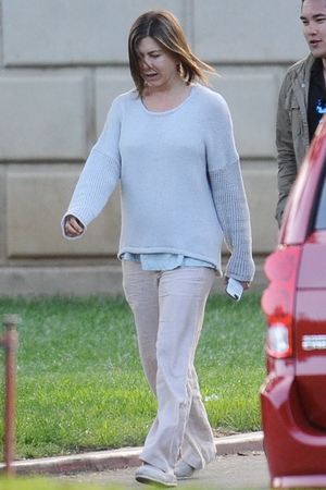 Actress Jennifer Aniston spotted on the set for the first day of shooting ... Sam Worthington, film Cake
