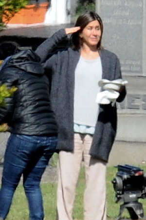Actress Jennifer Aniston spotted on the set for the first day of shooting ... Sam Worthington, film Cake Sam Worthington