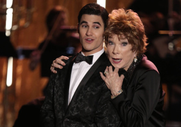 Darren Criss as Blaine & Shirley MacLaine as June in Glee S05E20: 'The Untitled