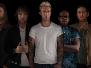 Maroon 5 press shot 2014.
