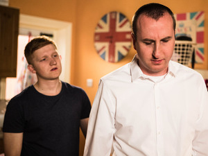 Kirk is a nervous wreck as he and Chesney prepare for the wedding