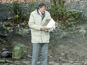 Roy prepares to scatter Hayley's ashes