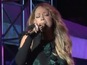 Mariah Carey messes up lip-sync at gig