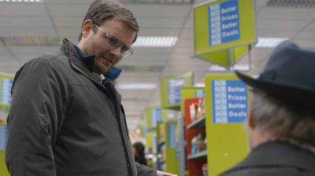 Neil Maskell as DS Peter Drummon in Humans episode 1