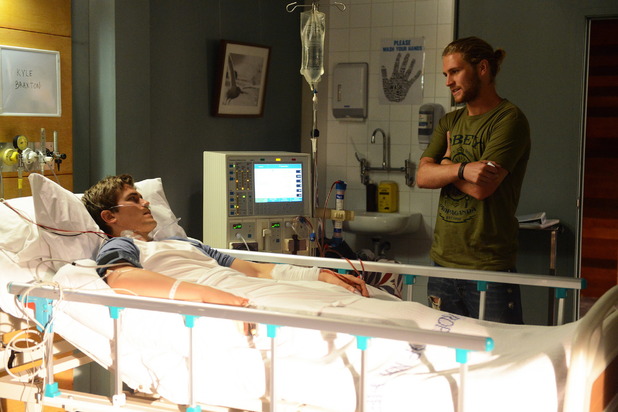 Ash visits Kyle in the hospital and they talk about Phoebe