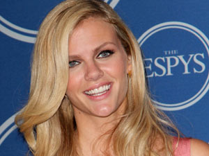 Brooklyn Decker joins CBS comedy pilot 'Friends with Better Lives' - TV ...