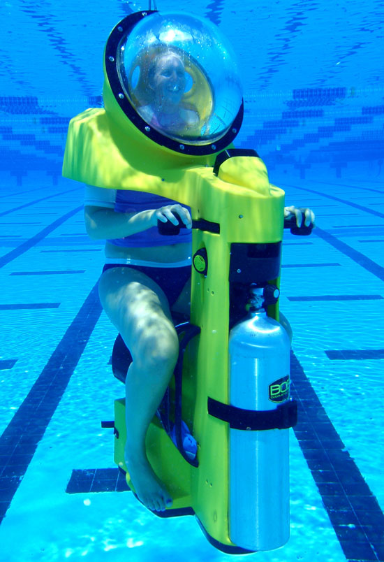 Inventor makes 'underwater scooter' - Fun News - Digital Spy