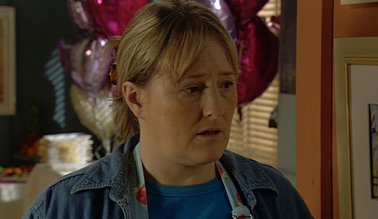 Pobol y Cwm S38E46: Eileen