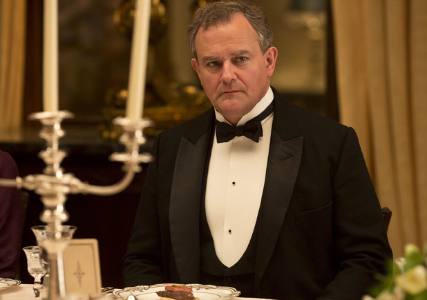 Lord Grantham leads the dinner conversation. - Downton Abbey ep2 ...