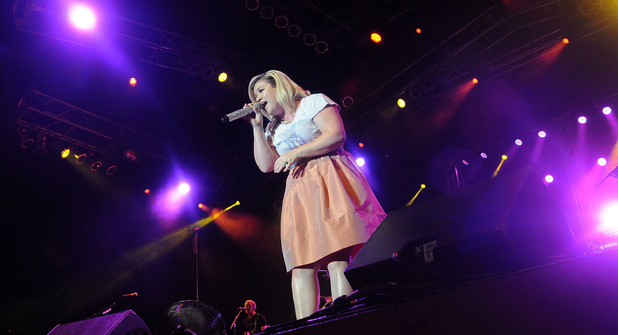 Kelly Clarkson performs during Mardi Gras celebration at Universal Orlando on February 21, 2015 in Orlando, Florida.