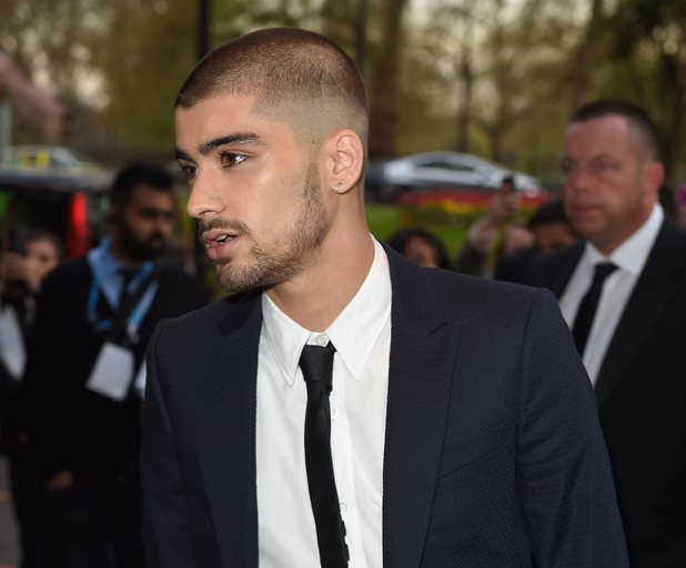 Zayn Malik debuts shaved head during first solo appearance - global ...